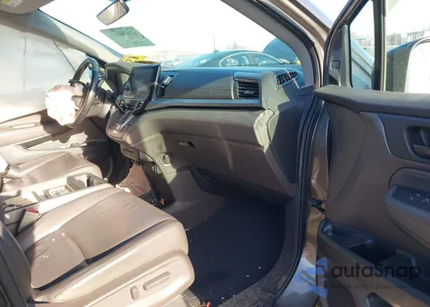 2018 Honda Odyssey Touring from USA, damaged, VIN 5FNRL6H8XJB066893